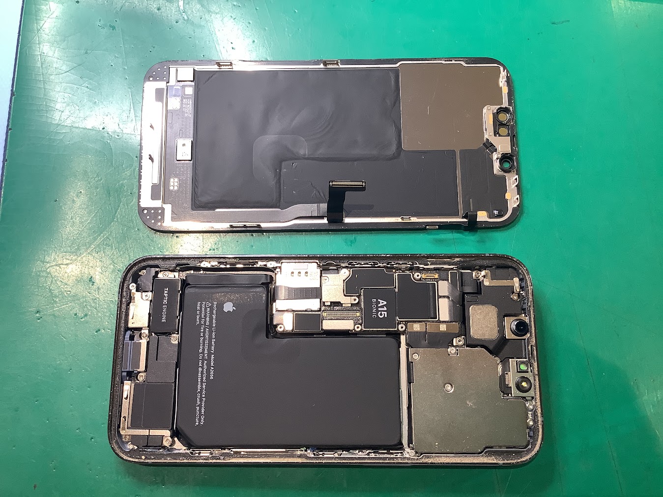 iPhone13proのバッテリー交換ならデータをそのまま・最短即日修理のスマホ修理工房ラザウォーク甲斐双葉店へ！